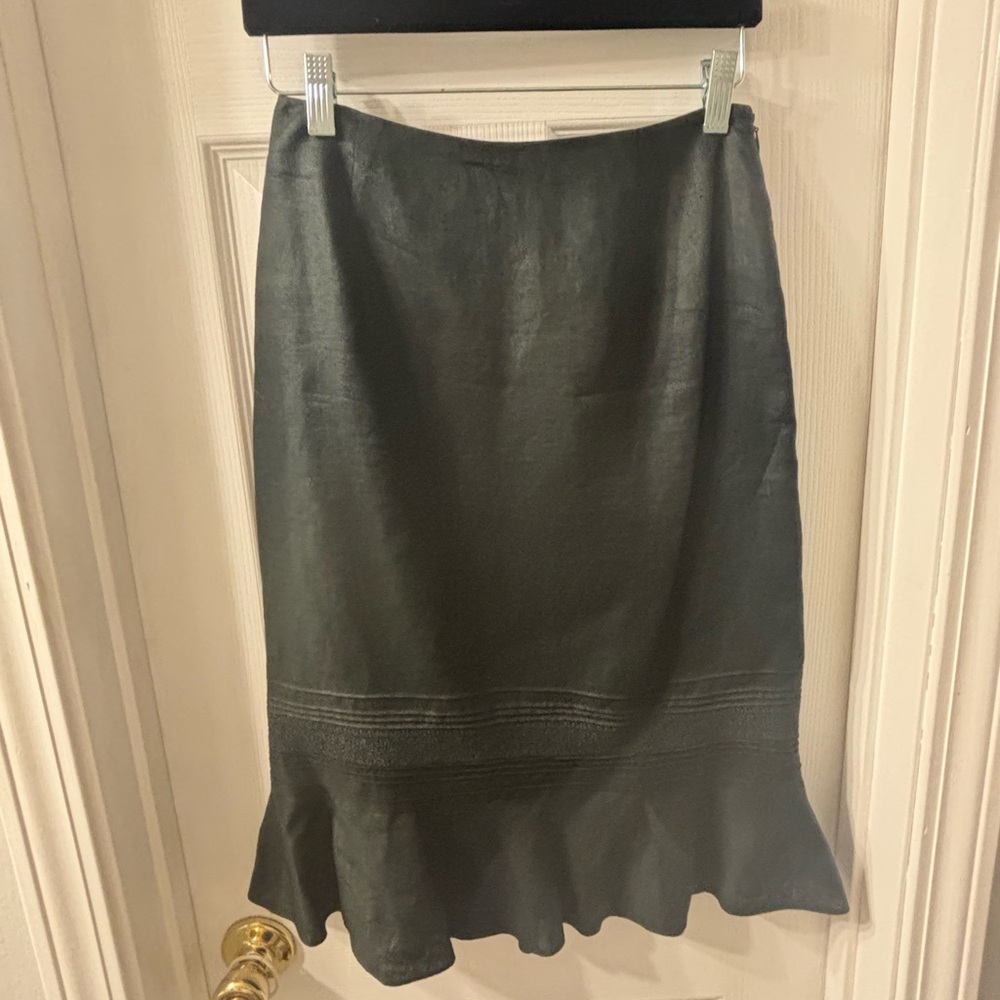 LOFT Black Trumpet Midi Skirt for Work. Linen skirt, size 2.